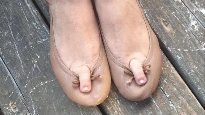 VeganVibeNet's tweet photo. When vegans are asked about their leather shoes but they're not leather. https://t.co/bygenFl0Oc