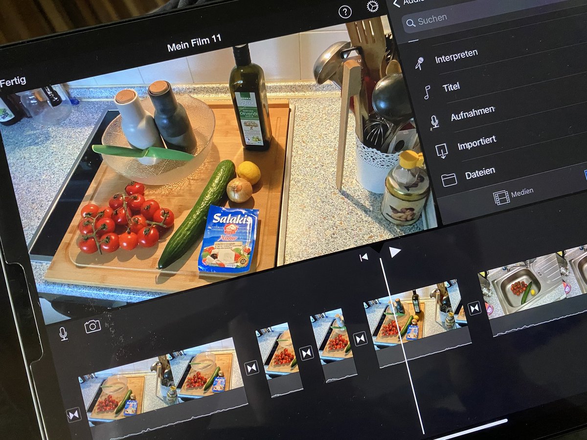 FrauTeine's tweet photo. Heute gibt es in #Hauswirtschaft #griechischenSalat .
#Fetaliebe #Tomaten #Gurke #Zitrone #Olivenöl #Unterricht #leckerundgesund https://t.co/ESoyPRKdys