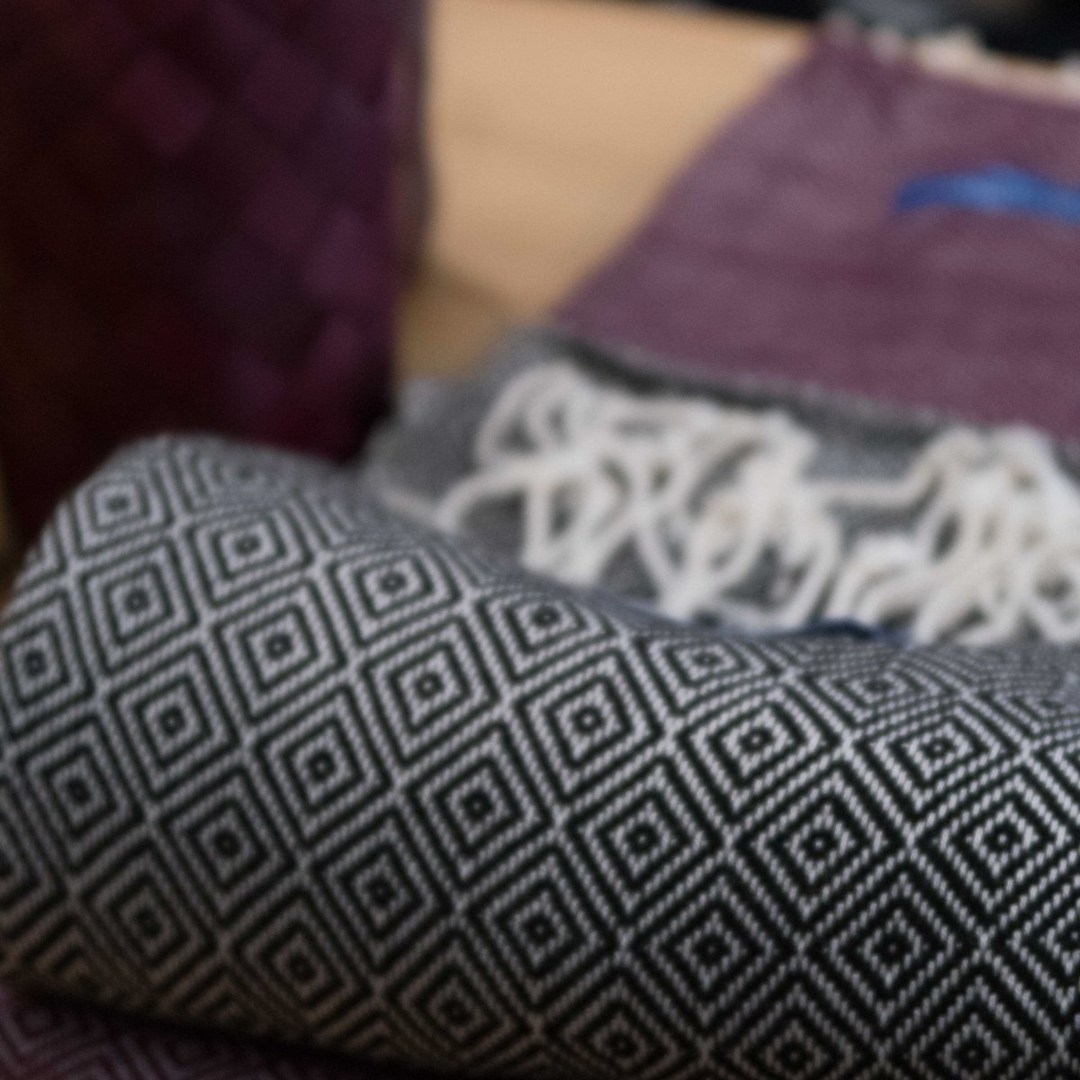 HCSboutique's tweet photo. Écharpe "Petit chaud" inter-saison. La boutique est ouverte du mardi au samedi - Horaires couvre-feu: 11h à 13h30 Après-midi: 14h30 à 18h. 
Online shop: https://t.co/kecptBlrI5 Merci 🙌 #supportlocalshop ✊ https://t.co/lyPR02SE3K
