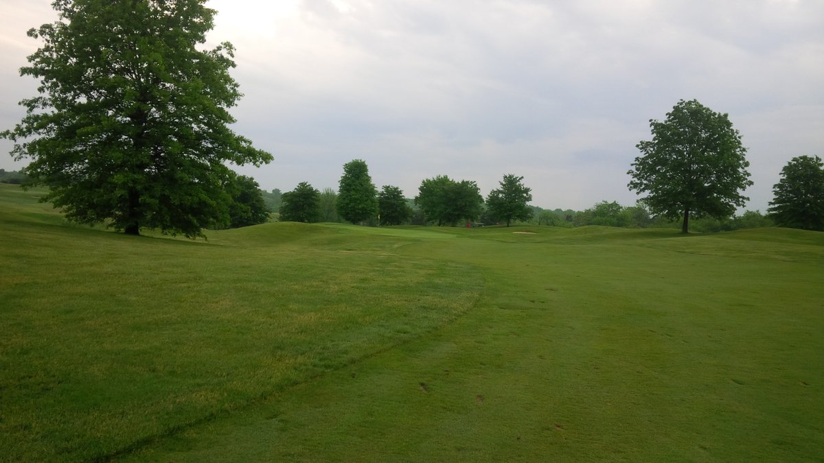 Gibson Bay is a municipal golf course that is destination quality. Hulking, draped over great, rolling hills, this Hurdzan design never disappoints. If it were 20 minutes closer, I'd play it a couple of times per month. Big greens, tough sight-lines, brilliant. 16/