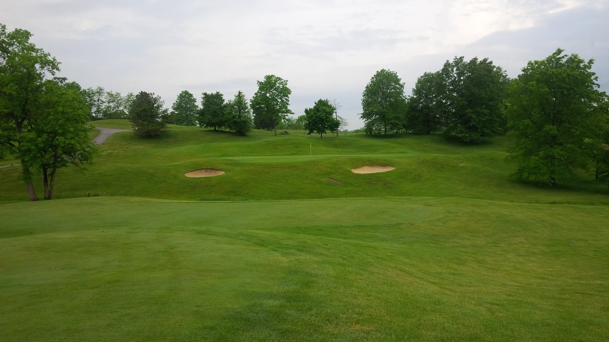 Gibson Bay is a municipal golf course that is destination quality. Hulking, draped over great, rolling hills, this Hurdzan design never disappoints. If it were 20 minutes closer, I'd play it a couple of times per month. Big greens, tough sight-lines, brilliant. 16/