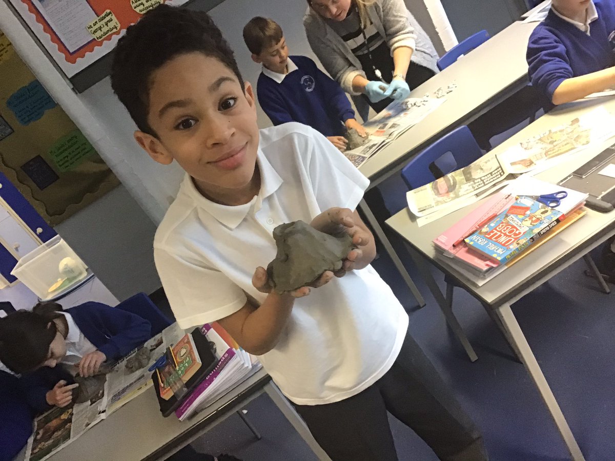 StrideMiss's tweet photo. Year 4 having been making amazing links between their art learning about sculptures and their geography knowledge about volcanoes 🌋 what a fun Friday afternoon! @NatalieH0wlett @ShacklewellE8 #NWFed https://t.co/ApHAHajBql