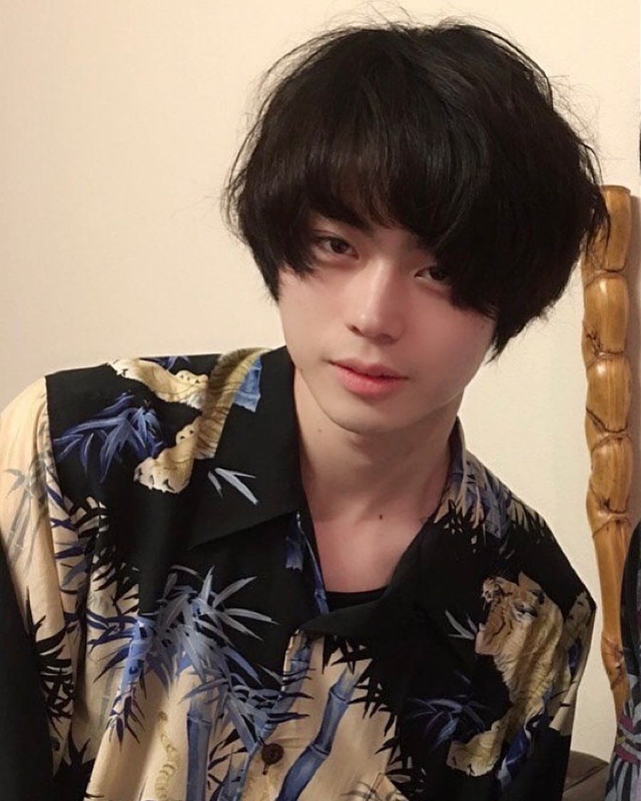 もも 我らが菅田姫の圧倒的ウルフと言いたいとこだけど後ろで縛ってるのもえっちくて好きです うなじが好きです 性癖です 幸人くんの頃もシンプルにかっこよくて好きです 鬼ちゃんのような短髪も可愛いくて好きです 結局似合うんで全部好きです 性癖