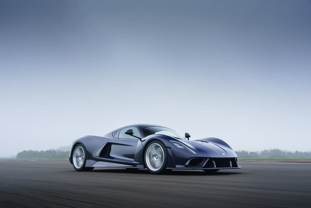 oversættelse venskab Subjektiv HennesseyPerformance on Twitter: "The rear-wheel drive F5 produces 1,817 hp  and weighs a mere 1,360 kg (2,998 lb). These facts combine to deliver a  power-to-weight ratio of 1.34 hp-per-kg (1,298 hp-per-ton) –