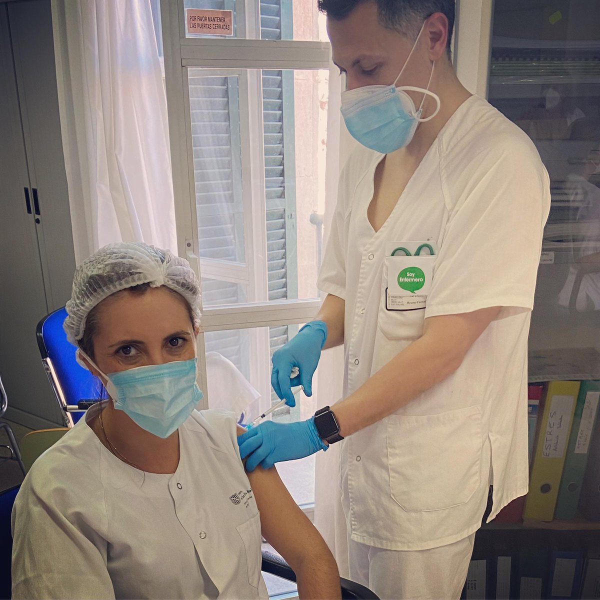 PediatriaBalear's tweet photo. Los Pediatras de Baleares se vacunan.
¿Y tu, te vas a vacunar?

#YoMeVacuno
#VacunaCOVID19
#VaccinesWork
#LasVacunasFuncionan
#CadaVacunaCuenta
#VaccinesSaveLives
#EsteVirusLoParamosUnidos #LasVacunasSalvanVidas https://t.co/9dfbxqMUzm