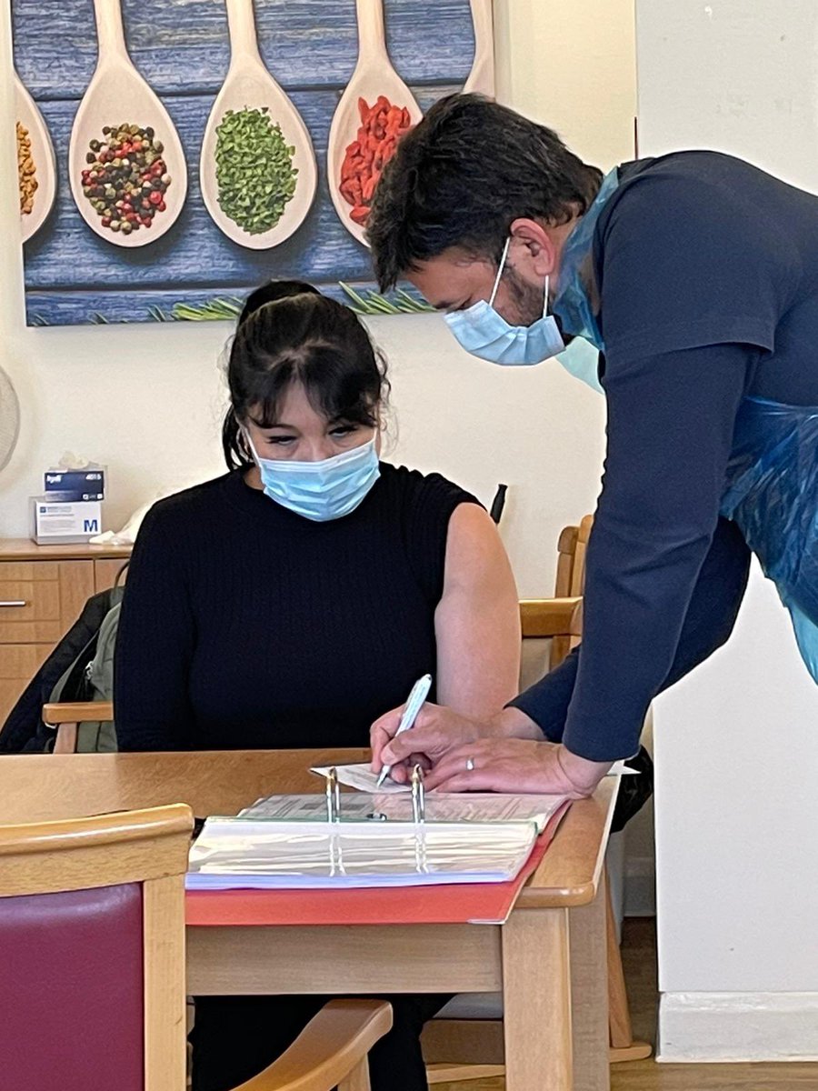 Ivymedicalgroup's tweet photo. #teamivy are out in out in force today delivering vital Covid-19 vaccines to care home patients and staff #nhs #teamgp #COVID19 https://t.co/8P34CBCufE
