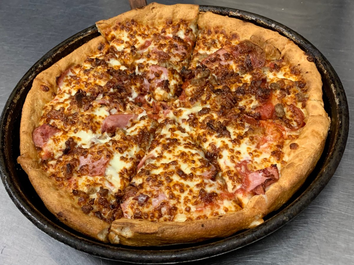 MurrayMrB's tweet photo. Another Friday means another chance to win a free large one topping from Mister B's! Hit that RT button for your chance to win! #FreePizzaFriday 🍕🍕 https://t.co/uzD3WDuXu4