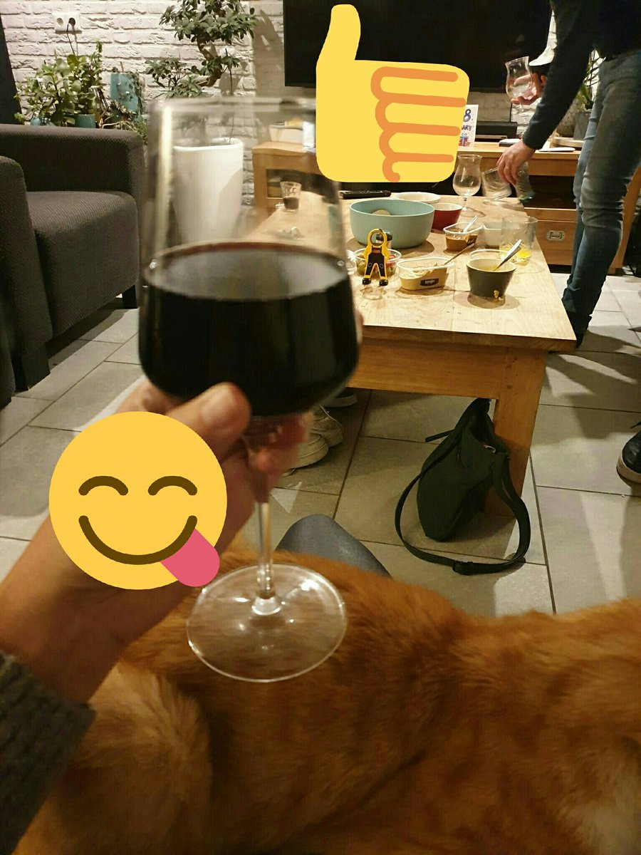 Srikandi114's tweet photo. @TSrikandi3 @Srikandi41 @Srikandi52 Iyaa mbk ratna..
Tugas kan lebih penting..👌
Sucess yaa..
Tugas nya mlm ini
Utk makan mlm nya buat
TimHumas di pendopo
TimKeamanan
di gudg money &amp; emas..👍🙏

Tadi sore..
Aku ma tman2 lagi di taman blkg..
Nihh skrg gi divila atas..
Nonton mba Via..
#ViaValen 
#IntiMateConcert 👍 https://t.co/jh1E5KF32A