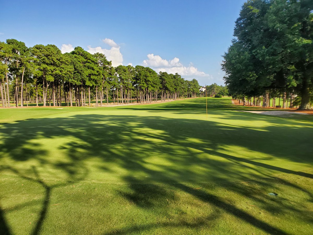 Pinehurst #1 feels like what I imagine Mid Pines may have been like before the Franz renovation. Compact, sharp angles, and some of the most impossible greens to putt I've ever played. The grain of the Bermudagrass was the strongest I've ever seen. 17/