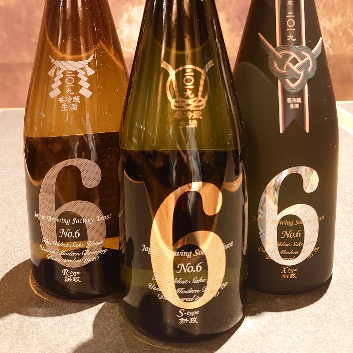 Hakodate Dining 備後屋 裏 新政のご紹介 No 6 は 生酒 となっており 他の銘柄もフレッシュ感が大きな特徴です そのため酒質は極めてデリケートであり 酸化に気を使う必要があるため 新政ではほとんどの銘柄が容易に飲みきれるサイズである