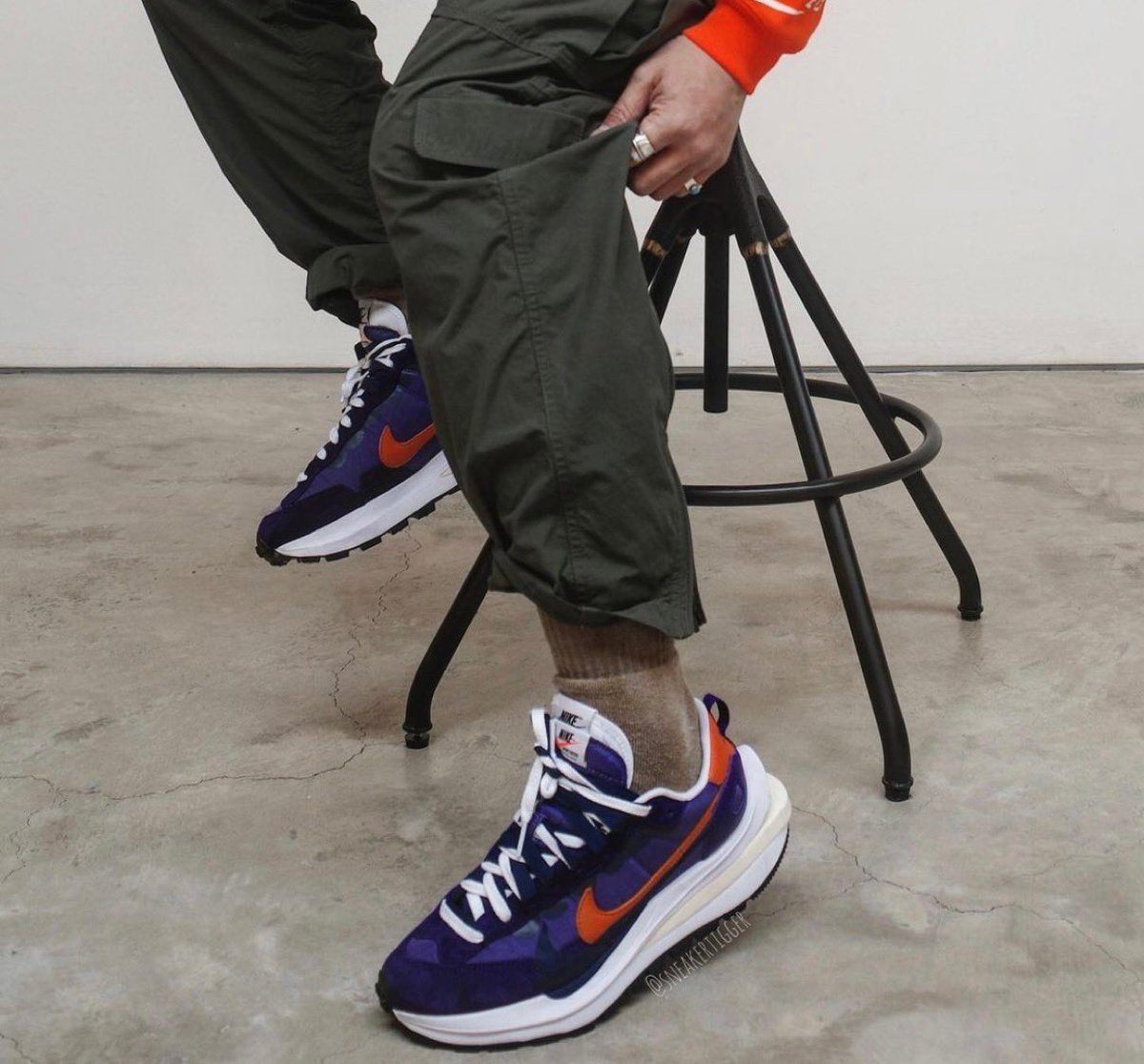 dark iris sacai on feet