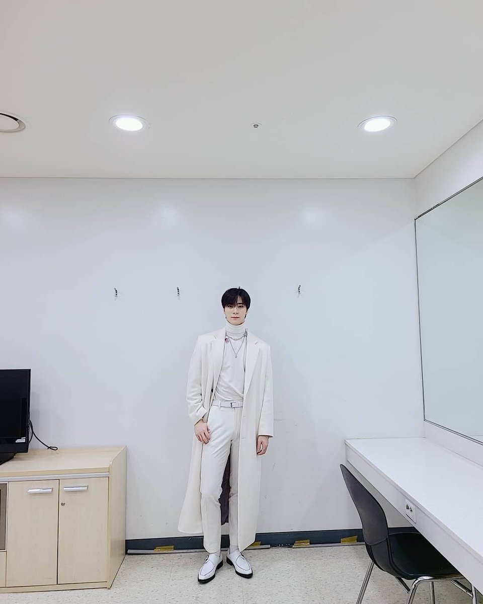 offclmoonbin_ph's tweet photo. [📸] 210122 ASTRO MOONBIN INSTAGRAM UPDATE 🐱🌙
.
.
❄️

#문빈 #MOONBIN #ASTRO #아스트로 #MBPH @offclASTRO~🌙 https://t.co/WJYsyApDq3