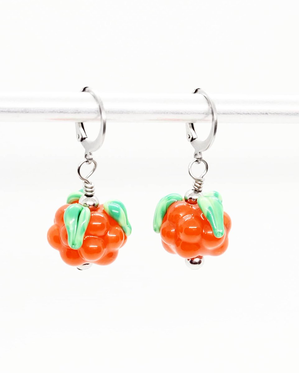 BeadsNl's tweet photo. ***New Product Alert*** I am so excited to finally launch my bakeapple glass dangle earrings!! I have been working on this design for months and am beyond happy with the final design 😍 Now listed on Etsy.
https://t.co/FCqixtzfw8 https://t.co/3WO7e2PK47