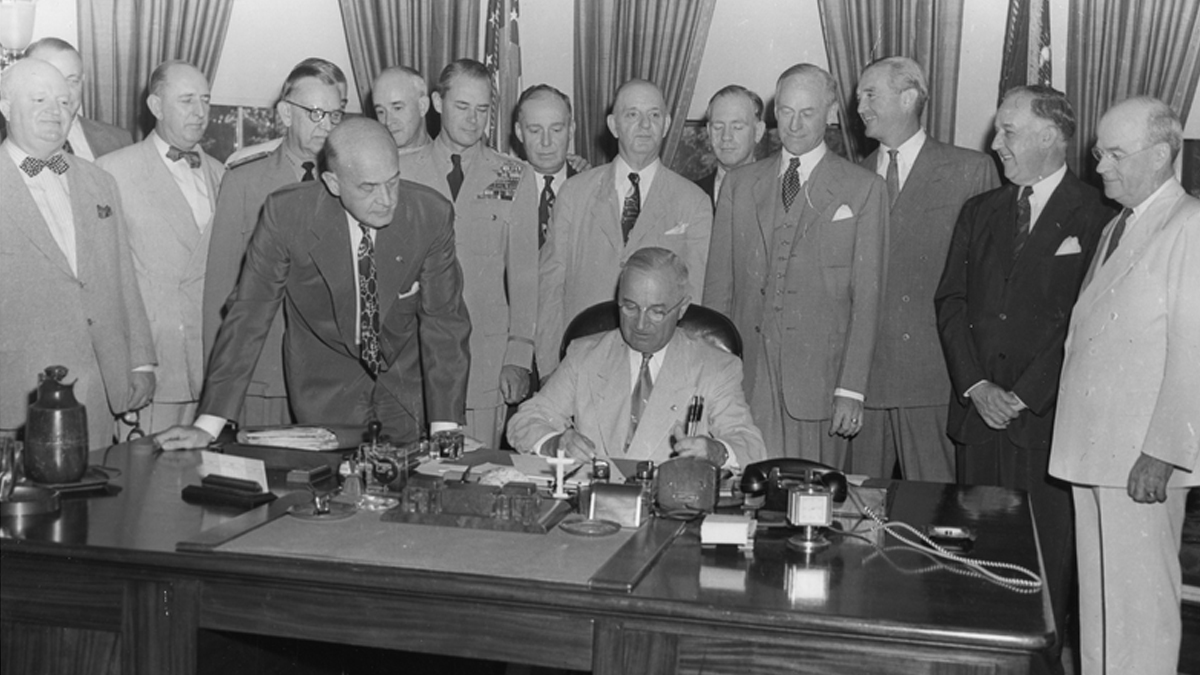 карточная система после войны была отменена в. закон 1947 года. экономические реформы 1950-х годов. трумэн 1947. краснов петр николаевич казнь.