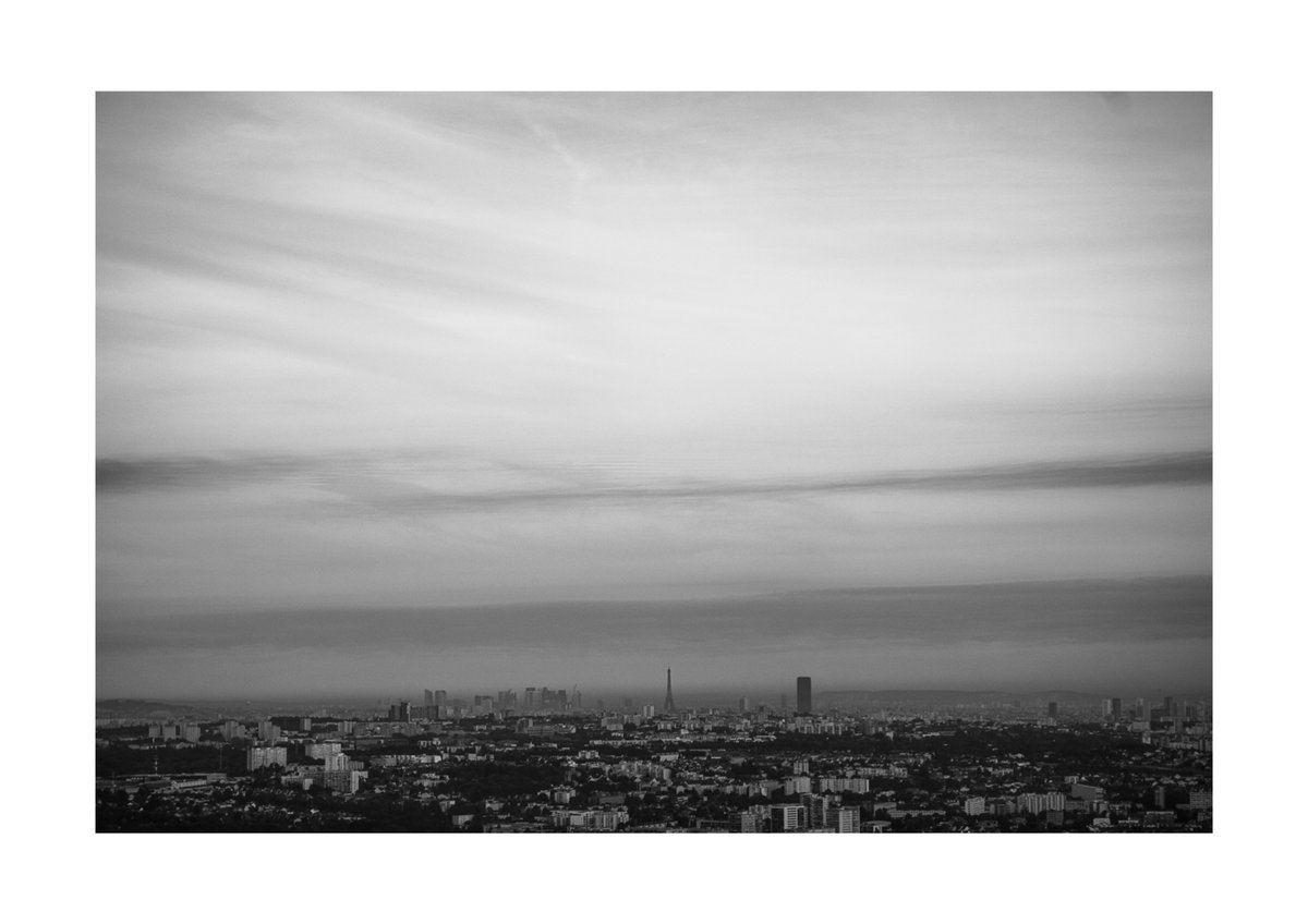 LostinSnaps's tweet photo. 'Paris in the distance'
Shot from a #plane
@atout_france @Paris @My_Little_Paris @Perfectly_Paris @ParisJeTaime @VisitParisIdf @ParisZigZag @ParisHeather @parisshoptour #paris #aerial #fromplane #bnw https://t.co/VChJ9eOa2Y
