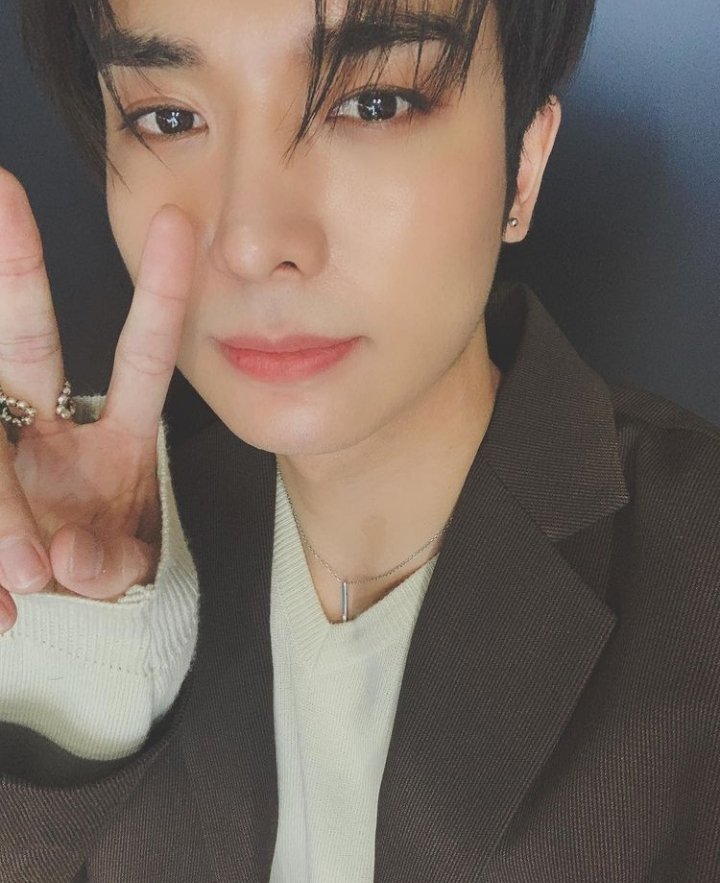 CarlaSuyane13's tweet photo. Hoje é aniversário dele 🥰🥰🥰
simmmm
Yutoda até hj eu ainda não sei o que ele dá,O que eu sei é que ele é perfeito,lindo,talentoso e tem uma voz que encanta a todos. 
Happy birthday Yuto Adachi 🎉🎉
#happyyutoday
#happybirthdayyuto
#yutoday 
#YUTO
#PENTAGON https://t.co/otmKLNncv7