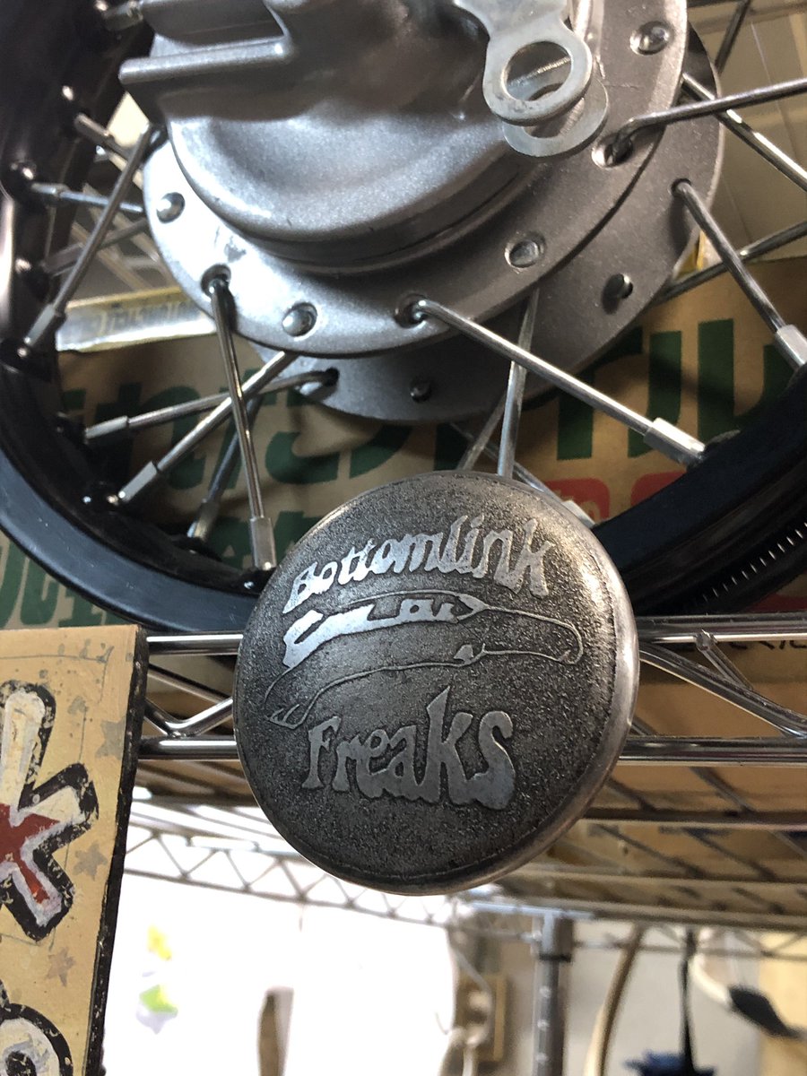 FLAT__1's tweet photo. 柚子さん作成のカムカバーもラックに飾る
いい感じに固定した
#BottomlinkFreaks https://t.co/zV9jhNdWMu