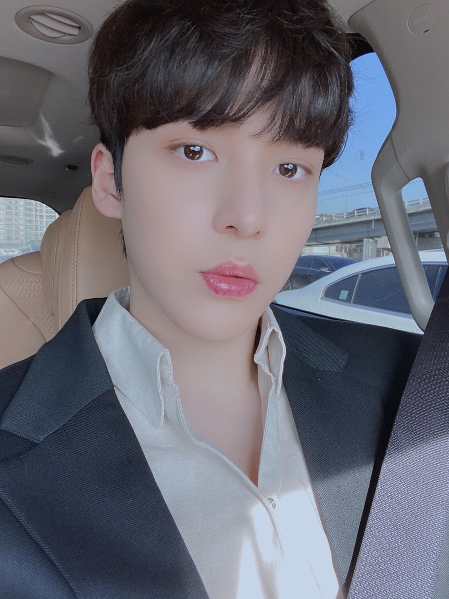 #Yunho

Oioi atiny! Como estão ? Estão bebendo água? Se alimentando? Espero que sim hm? Yunho ama vocês dia 27 teremos entrevista na (<a href="/IDOLRADIORP/">𝐈𝐃𝐎𝐋 𝐑𝐀𝐃𝐈𝐎ʳᵖ</a> ) estou animado para encontrar vocês novamente!!!!!!!!!!!