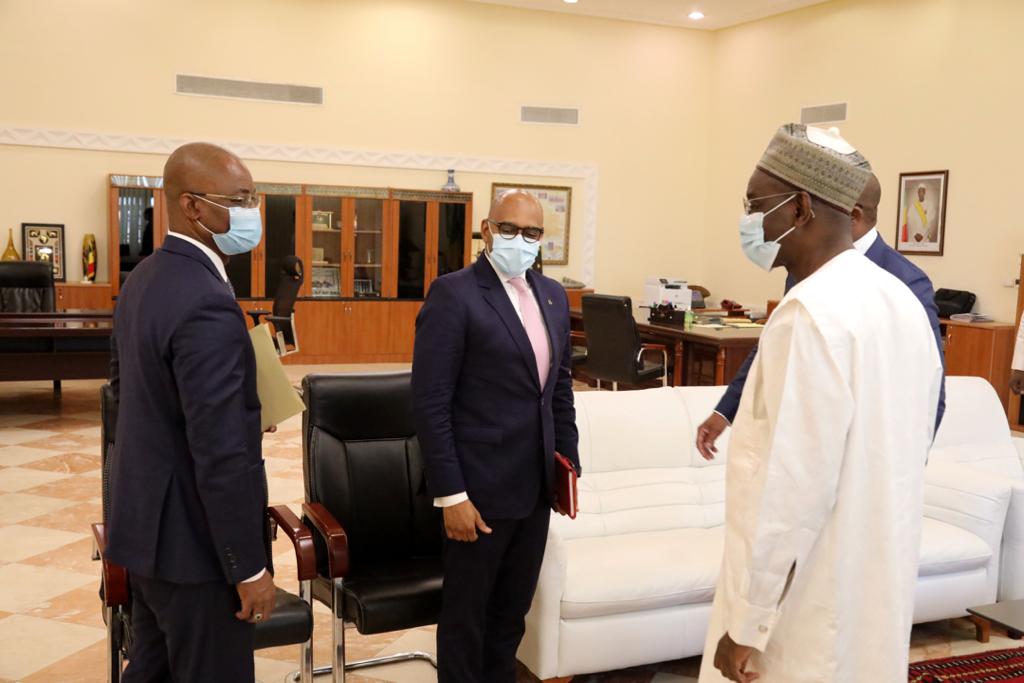 #VisiteOfficielle <a href="/ekuese/">Sergeekue</a> le <a href="/PresidentBOAD/">Président de la BOAD</a> en audience auprès de M.Moctar OUANE, Premier Ministre du #Mali <a href="/GouvMali/">Primature du Mali</a> ,    en compagnie de <a href="/MoustafBenBarka/">Moustapha Ben Barka</a> , Vice-président de la @boad_official . <a href="/UEMOA_Officiel/">UEMOA_Officiel</a> #Devellopement #Finance #Banque #Economie