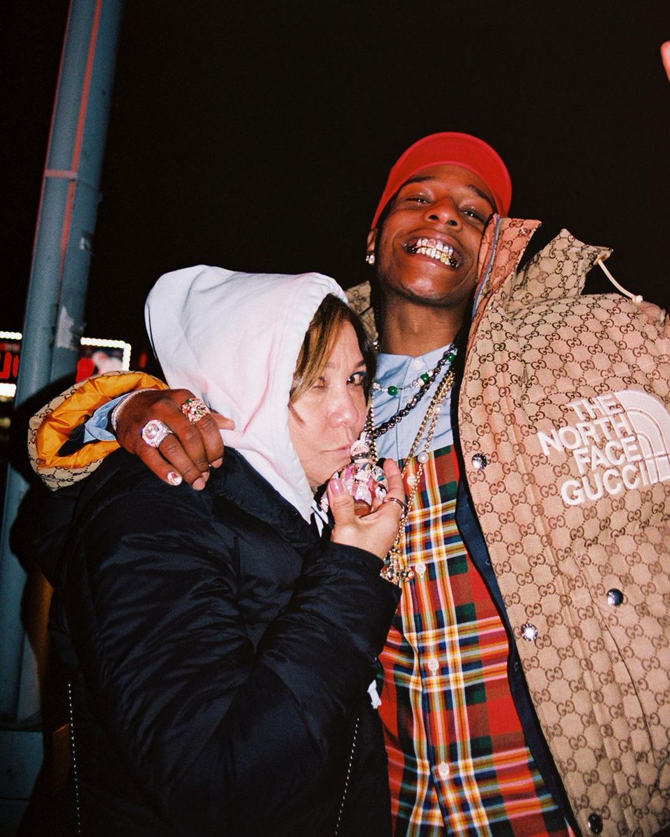 ASAP Rocky has a new grill with REAL flowers inside of it: https://t.co/u60v1p7IH7 https://t.co/rGq7tZNA2n