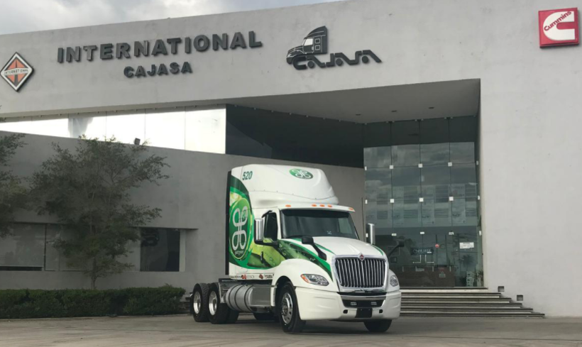 GrupoT21's tweet photo. 🚛 Green Pilot, la ruta de un mayor compromiso ambiental. https://t.co/8zJfAzHWe4
Por @DidierRT #GrupoT21 #Terrestre #AutotransportesPilot #Cummins #NavistarInternational #ProgramaTransporteLimpio #SEMARNAT https://t.co/bkpeA0qDvk