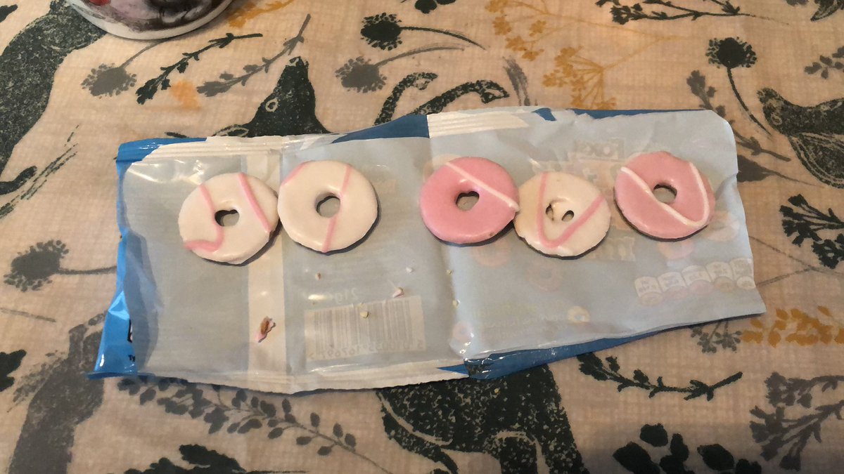 HeatherMilly's tweet photo. @foxs_biscuits My little boy was gutted by the lack of colour in his last few packets of party rings! https://t.co/PHIajorwyB