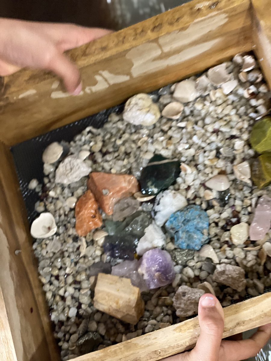 Notice: Parents in grades 3-5 should have safes at home. Students are coming home with gold and other rare gems! 💎 🪨 #DiamondDel