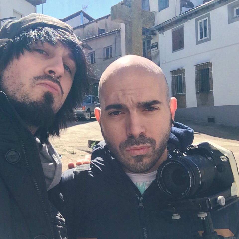 logicadegato's tweet photo. Hace algún tiempo nos subimos a #salamanca a grabar un vídeo, ¿os imagináis para qué tema es? 🙀
.
#logicadegato #ldg #pensarenalto #nuevovideo #nuevosingle #working #video #videoclip #puertodebejar #rock #rocknacional #rockespañol #rockandroll #rockurbano #madrid https://t.co/ZH359LtLUL