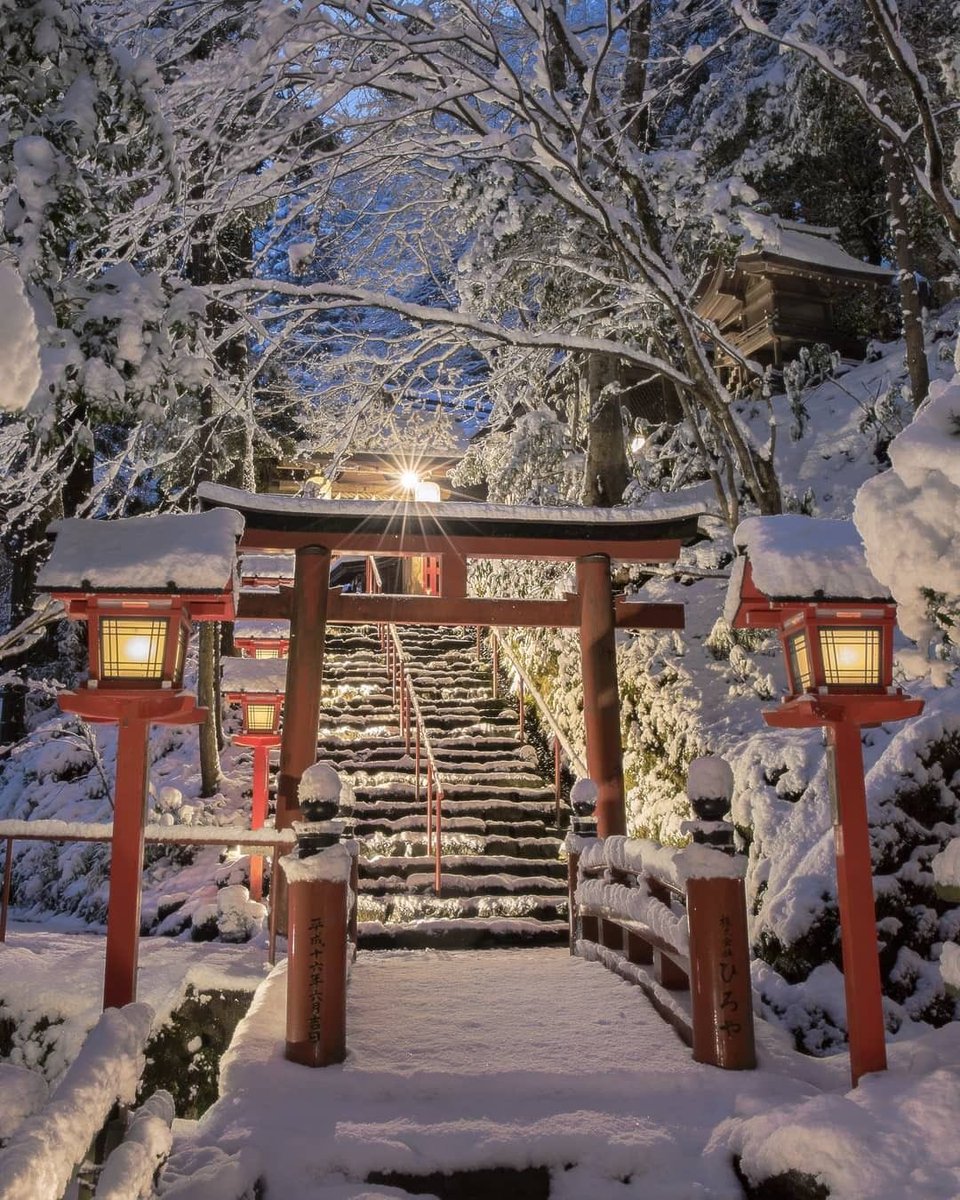 ScribeFlash's tweet photo. Le Japon en hiver ❄️ https://t.co/STHg7Bxdg0