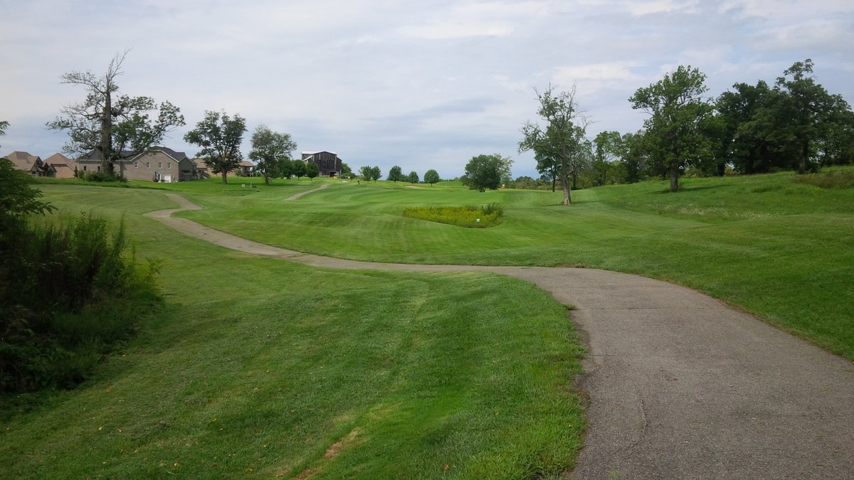 Cherry Blossom grows on me with each successive round. It starts a little bland, but gets moving about the 3rd hole, with some really interesting holes and movements in the middle of back nine (the 17th tee shot is an abomination, but I digress). Worth an annual visit.23/