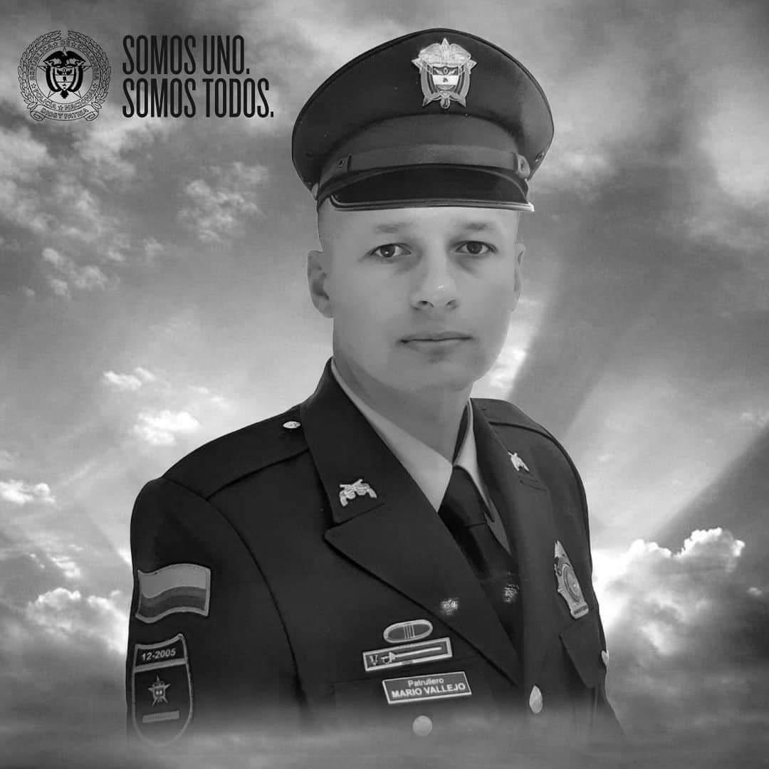 Condenamos el asesinato de Mario Vallejo, patrullero que estaba evitando el robo de una ciudadana. Mis condolencias con su familia. Vamos a hacer todo lo que esté en nuestras manos para capturar a sus asesinos, ofrecemos $100 millones por información de sus homicidas.