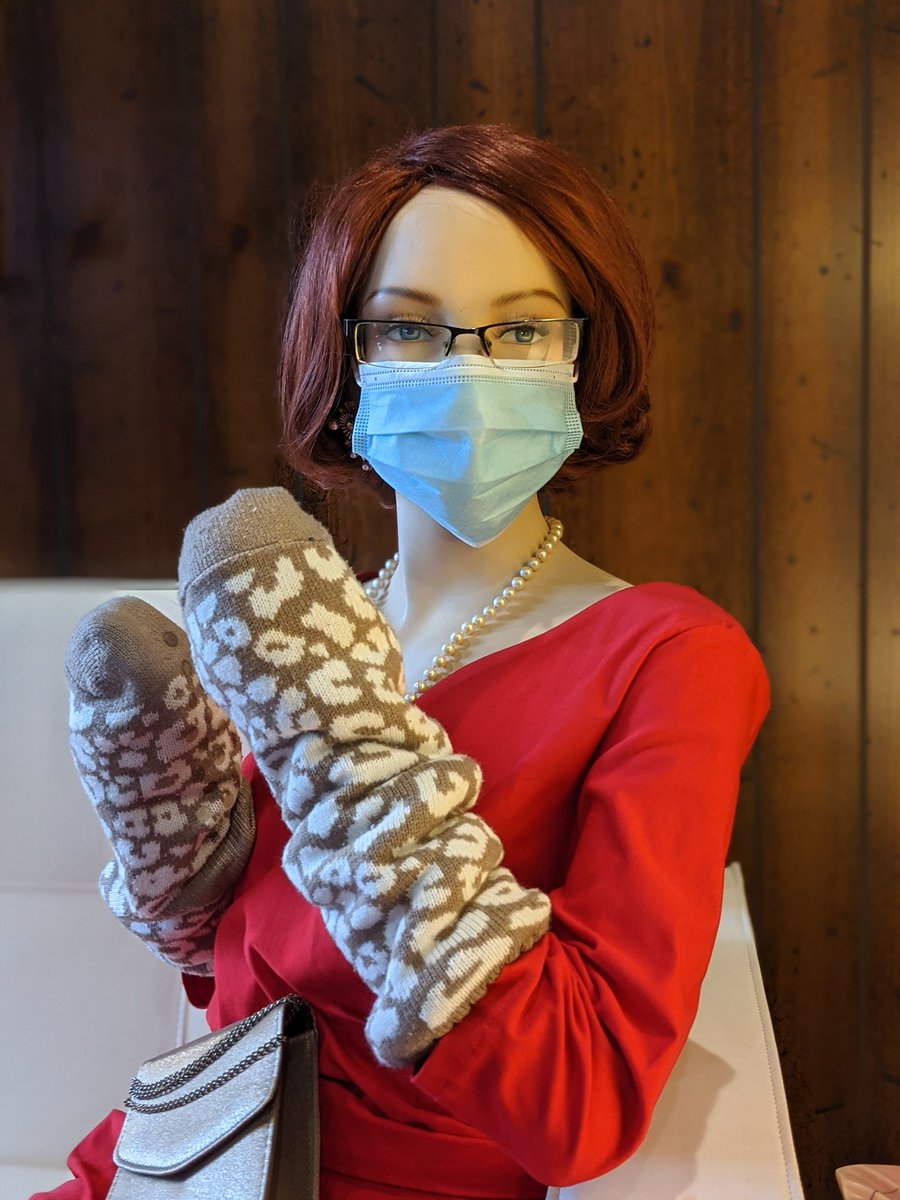 cuecreativetx's tweet photo. Can someone turn up the heat in here? - Freda

#FredaFriday #Freda #vermontmittens https://t.co/Pw6YDxzR5a