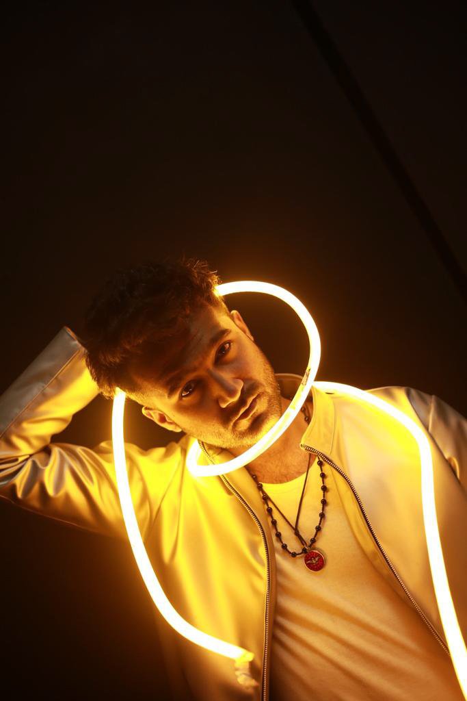 KumailJaffery1's tweet photo. Don't you know yet ?
It is your light that lights the world !
~rumi
#kumailjaffery #kumailjafferymusic #goricaptures #torus #cokestudio2020 #cokefest #bossmenn #patari #newstudiospace #newvideo #newsong #newrelease #photooftheday https://t.co/5TKFnCUyXL