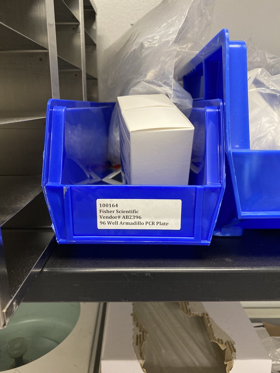 3/ My visit to an actual PCR test lab - that black machine upper left displays PCR graph lines - where ⁦ @Kevin_McKernan⁩, formerly of MIT, CSO of Medicinal Genomics, shows me that the Drosten protocols (used for COVID tests) leave out the graph line for ‘human being.’ Hence