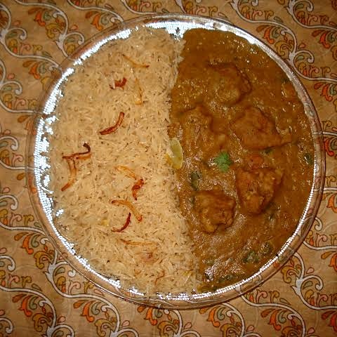 Dhansak is a traditional parsi cuisine Usually served with brown rice. It is a medley of lentils, vegetables, spices and meat. 😋
#parsi #parsifood