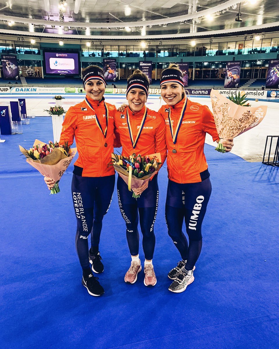 Zilver op de Team Pursuit!🥈Zo dicht bij goud 😅 Trots op Carlijn en Melissa en onze sterke race. Fijn begin van het weekend 😊