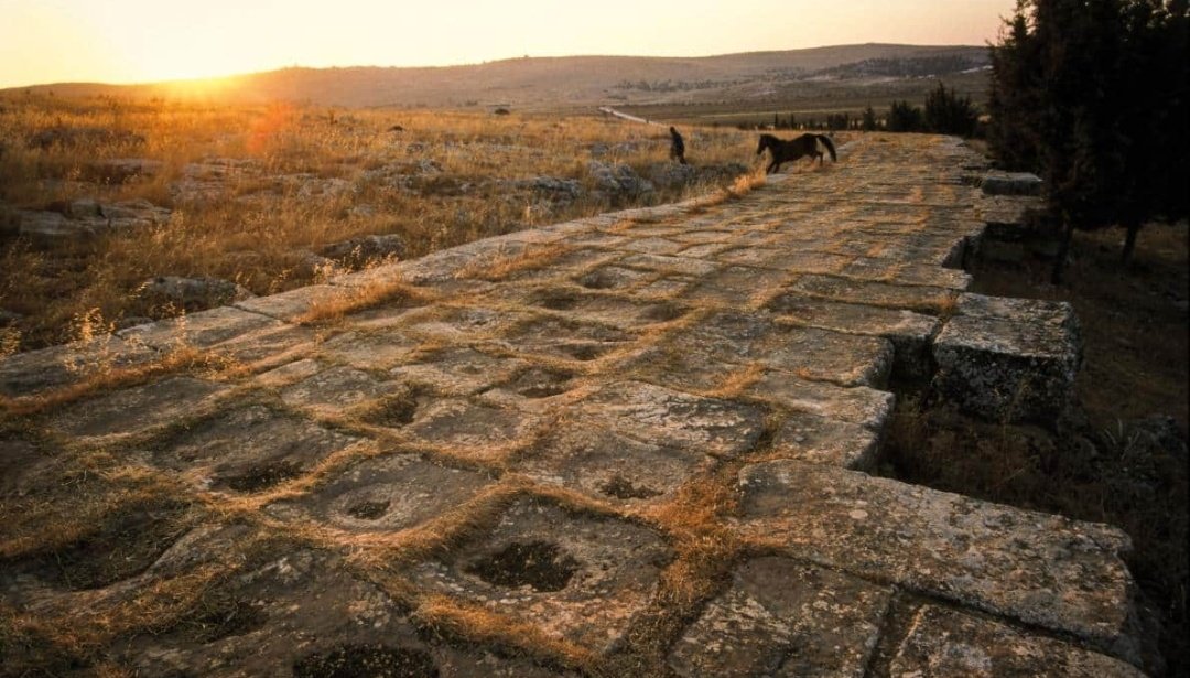Roman Roads: Built during the Republic and Empire, a 200,000-mile network provided the framework for moving goods and troops to all corners of the #Roman world. nationalgeographic.com/history/magazi… #RomanArchaeology #Archaeology #RomanRoads #RomanHistory