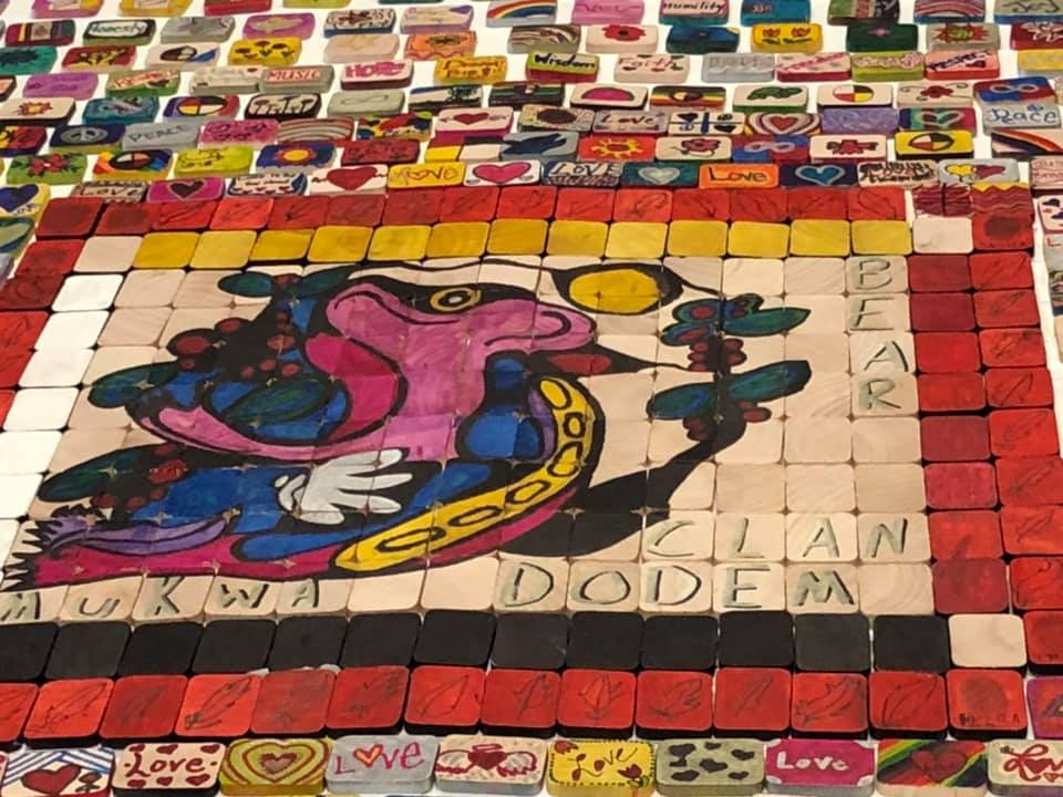 Rossbrook's tweet photo. #FBF 2 yrs ago, for the No Child Alone dinner, students & participants created their own artwork onto tiles. Individual tiles were made into magnets & given to each guest at the dinner. https://t.co/ooYyT0XljE
#projectofheart #nochildalone #rossbrookhouse https://t.co/m8eNBTMySr
