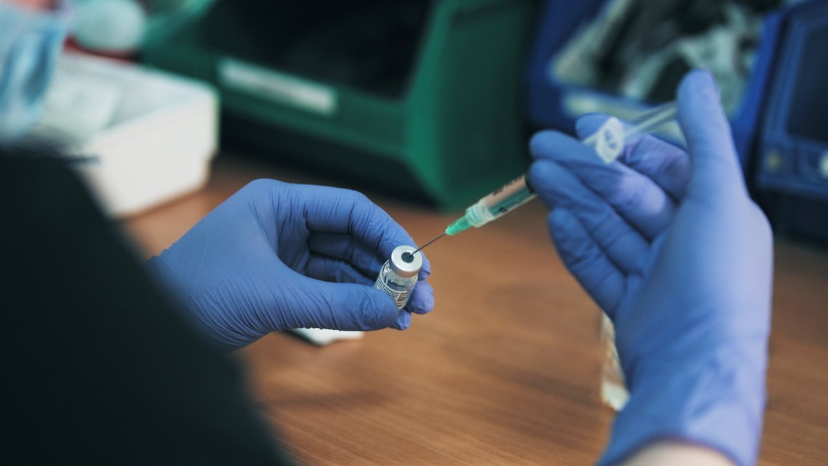 We are delighted to announce that the large vaccination centre in Bath will open its doors on Monday 25 January at Bath Racecourse. 

Please read the press release for further information: bit.ly/2Nkw2ck