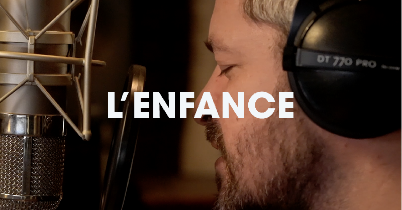 Gregoireoff's tweet photo. Grégoire - L'enfance (live au studio 1719) chanson sur un retour aux sources, retour aux proches dont on a bien besoin en ce moment #gregoire