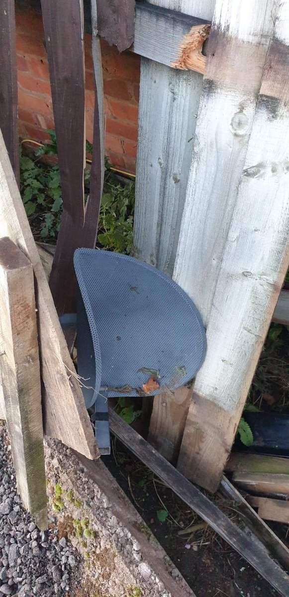 thelexusman's tweet photo. @SmartSolar this is what happens when they drive into your property and simply drive off https://t.co/bXlnbWYodJ