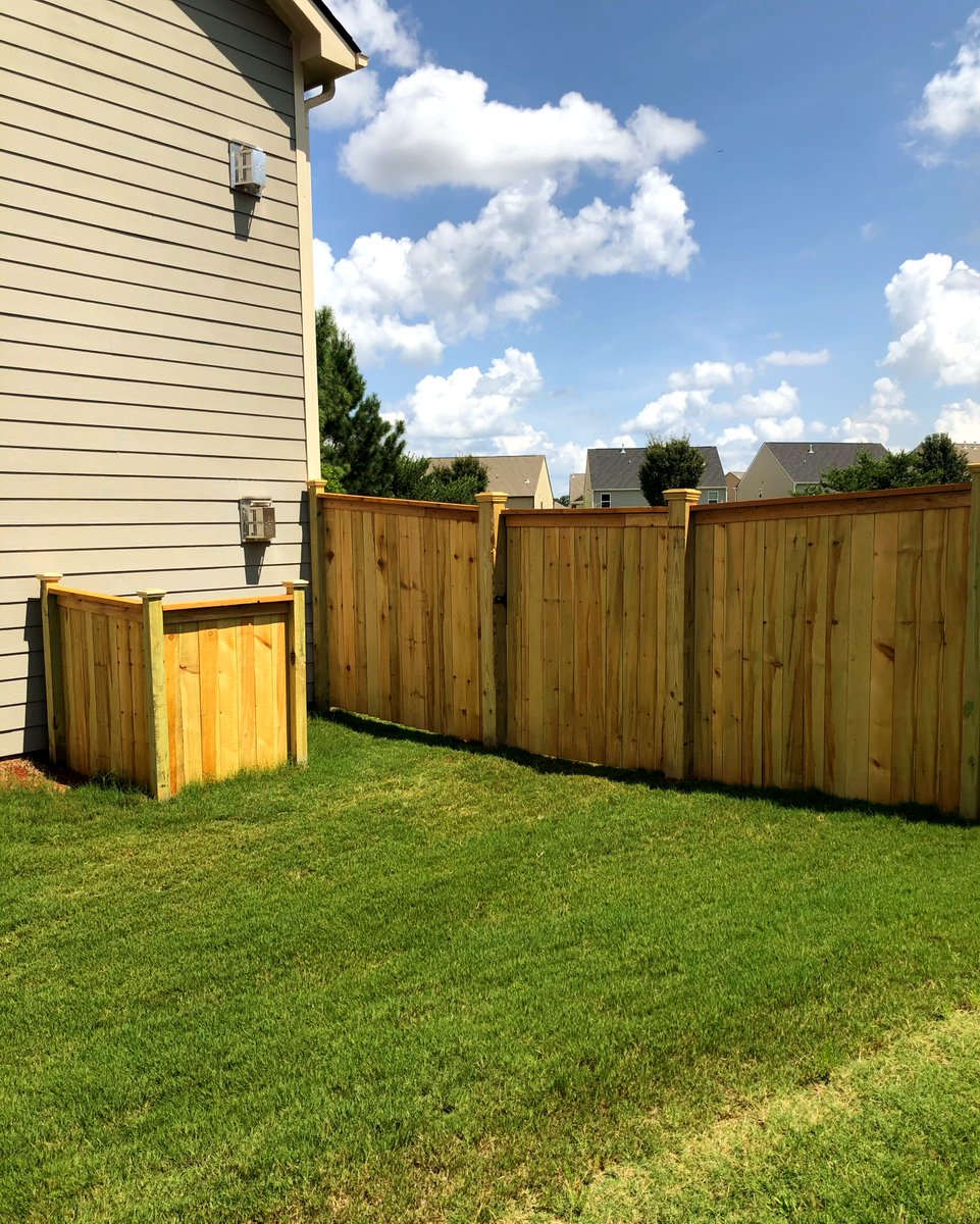 GaSelectFence's tweet image. Create a uniform look for a covered HVAC or trash can area 👍🏽  

#GASelectFence #Fence #McDonough #CowetaCounty #FayetteCounty #HenryCounty #Yard #BackYard #Home