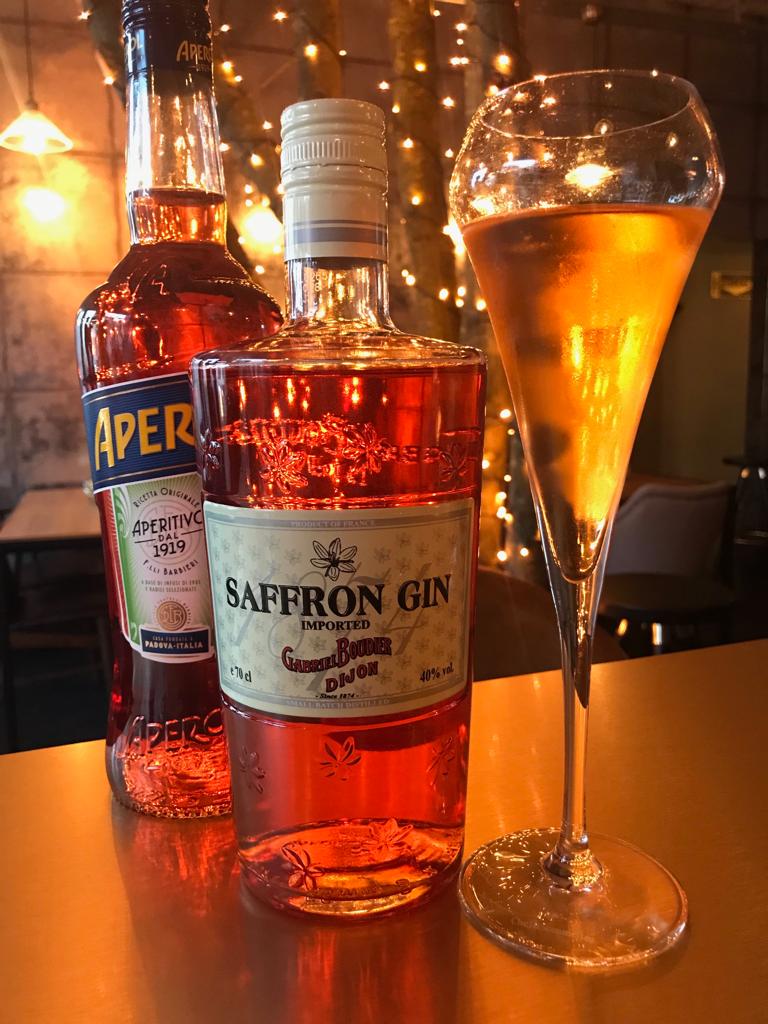 Saffron Gin: the name alone is an invitation to go on a journey. The recipe goes back a long way: after being re-discovered in the Maison Boudier archives, it resulted in the revival of this unique gin.

#GabrielBoudier #Liqueurs #Gin #Dijon #France