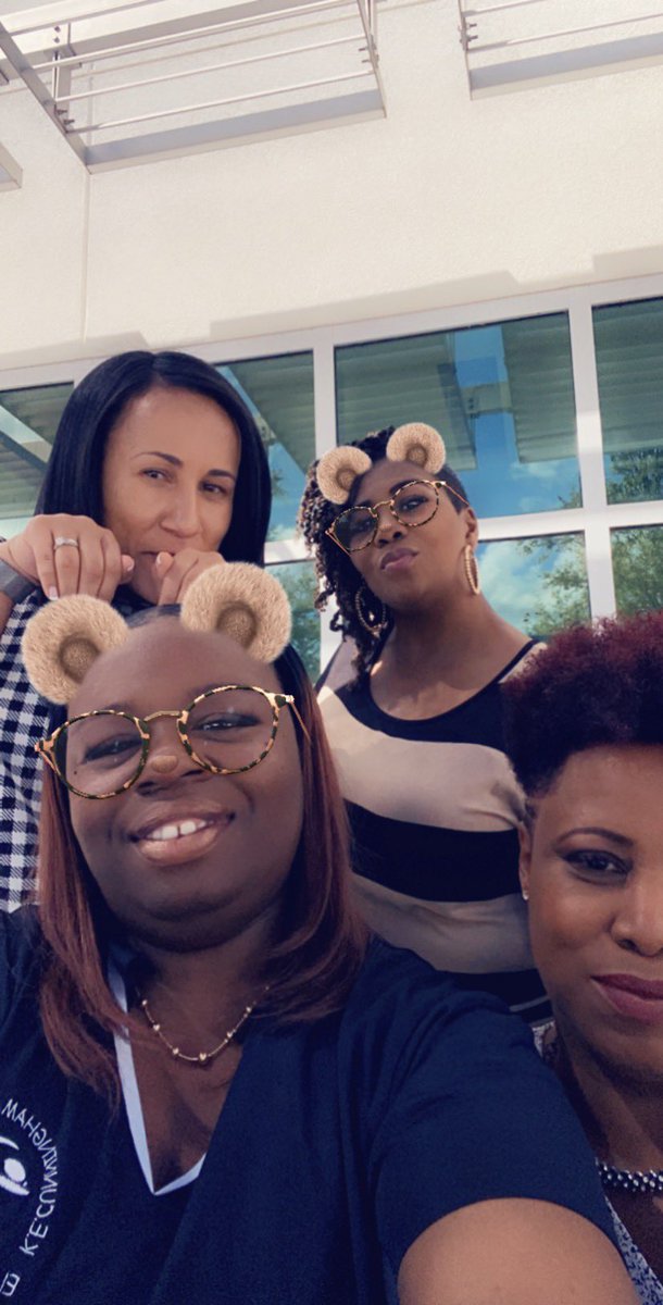pamelamac1908's tweet image. Some fun memories (with 2 of my favorite ⁦@pbcsd⁩
‘AP of the Year nominees’: ⁦@HenleyTeamKEC⁩ &amp;amp; ⁦@1jazzyAKA⁩)...
a year ago...#PreCOVID...at our AP Broward Summit! 
#LearningGrowing 📚#WithASideofFun 🥳