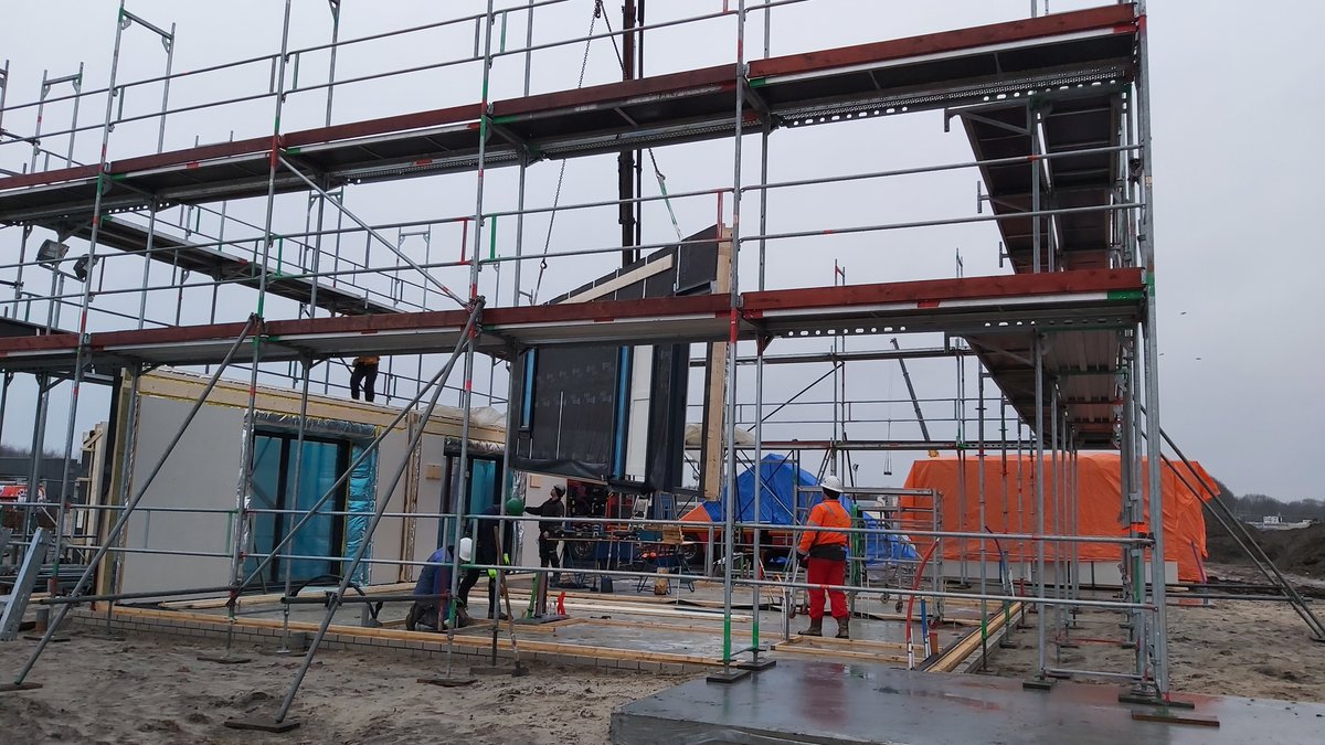 broekmanvof's tweet photo. Maandag gestart met de bouw van de eerste twee halfvrijstaande #energieneutrale #woningen in Kalterbroeken Diever. #prefab #houtskelet #circulairematerialen https://t.co/e9mpPn0Owd