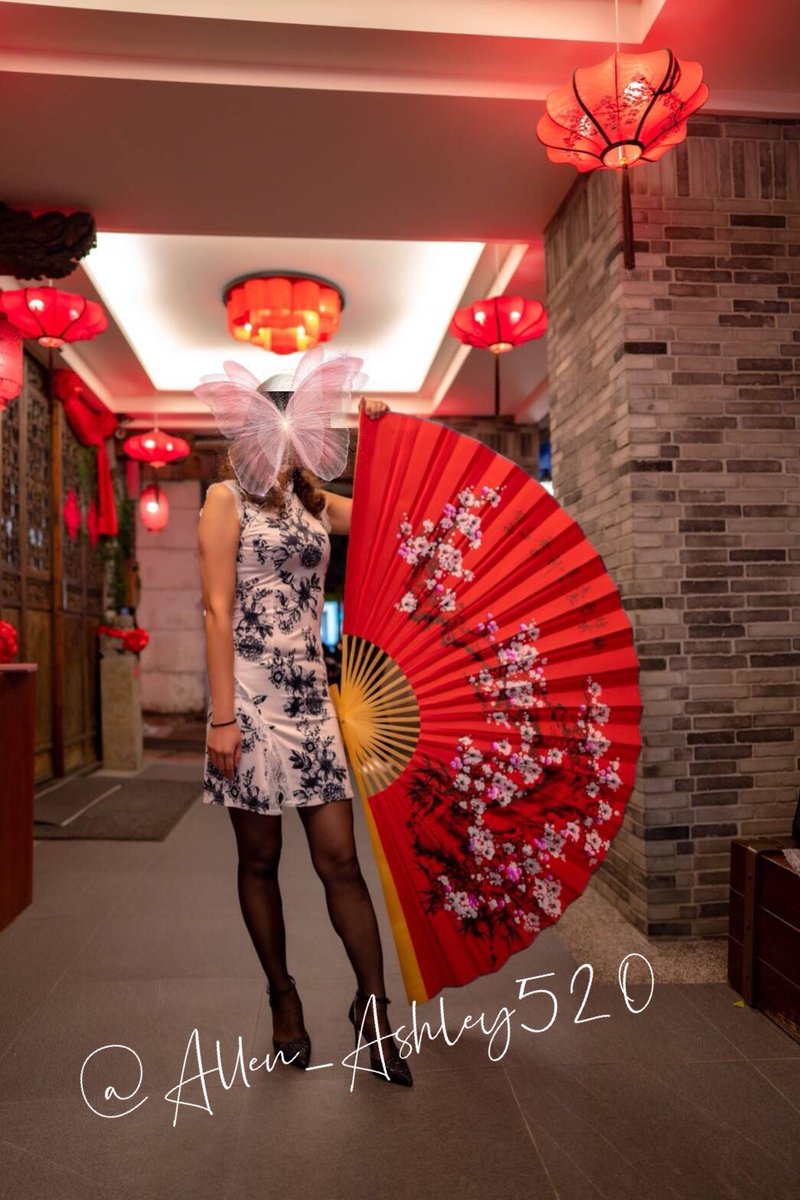 上週不畏寒流穿著旗袍參加康樂里年歡尾牙聚餐
雖然覺得很鬧可是大家玩得很開心🥳
感謝專業色淫濕提供浮誇道具拍照💕

@ooofff520 
@adaliubbbb 
@jimcat2016 

#康樂里尾牙
#旗袍趴
#大家一起硬起來 https://t.co/NCkrORQM8l