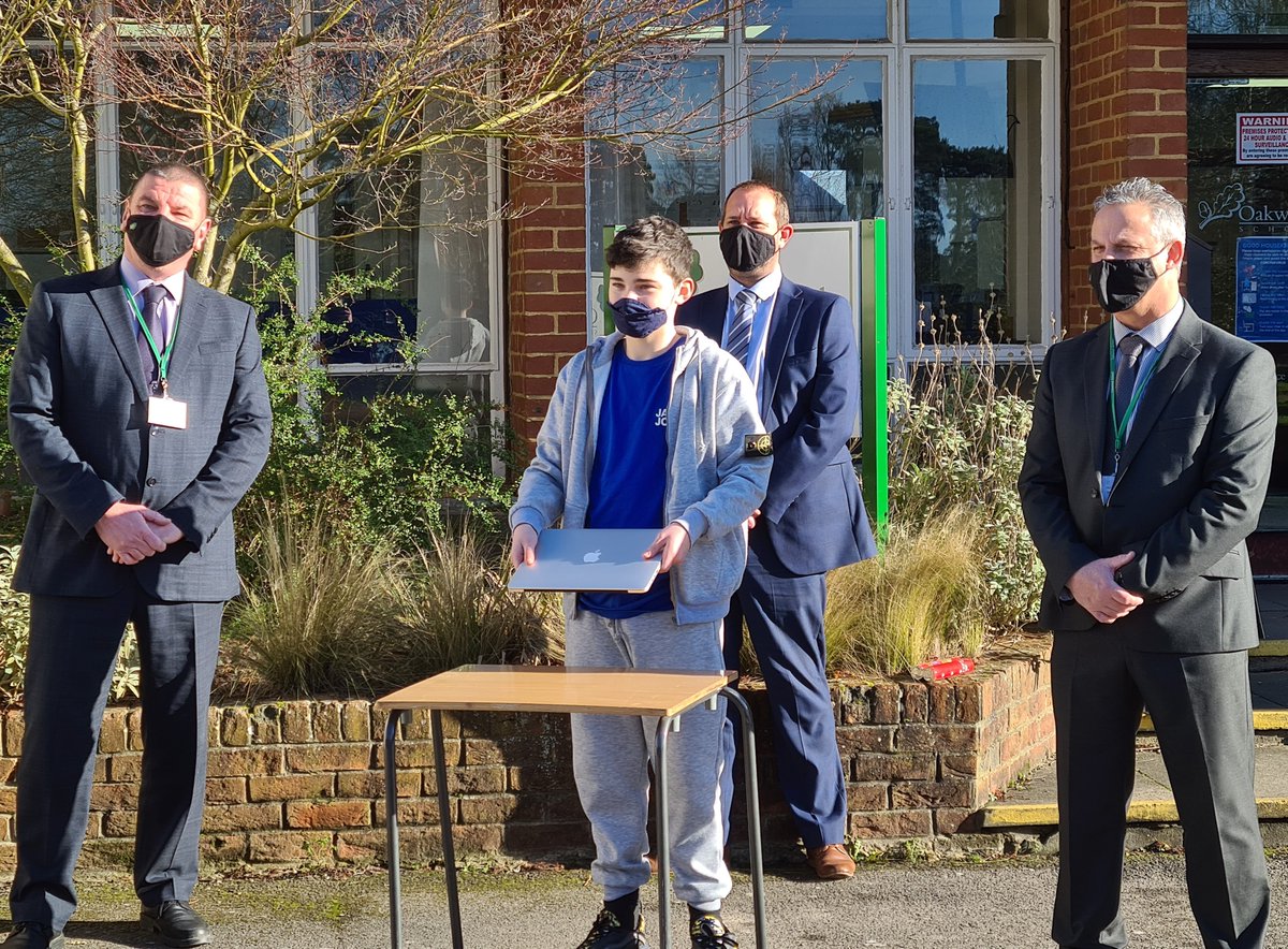 OakwoodHorley's tweet photo. Wow! This afternoon, Levi (yr7) was given the 300th laptop donated to #HLP schools in #Horley from @martinsaunders_  @horleytc #leveluplaptopappeal! An amazing achievement which was marked by Mr Potten presenting @martinsaunders_ with a token of thanks on behalf of #HLP schools. https://t.co/55LzGQpiD2