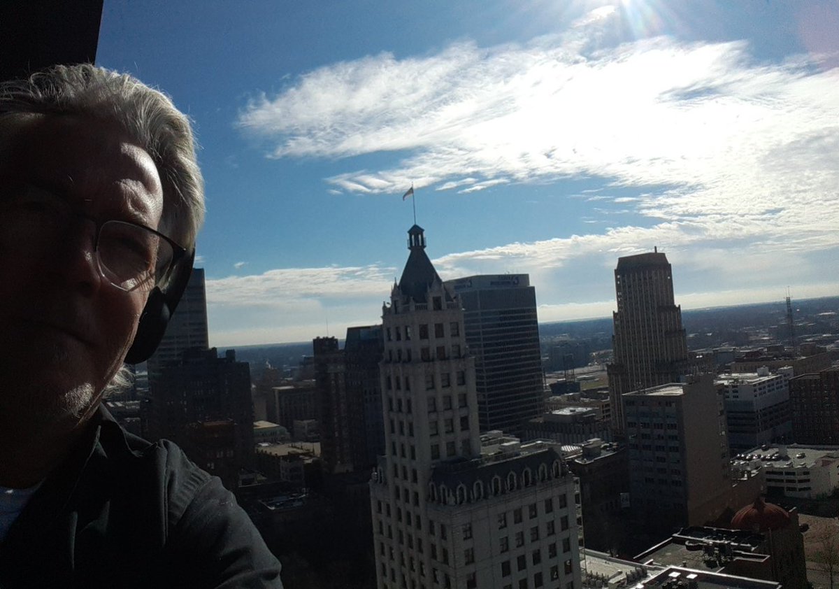 _KevinPritchet's tweet photo. A tad windy n the #bluffcity! but sunny and warming just like @RonChilders said. @Local24Chelsea is lazily lounging today...๐ป๐คโ#tgif #memphismagic https://t.co/6pStvJOUfc