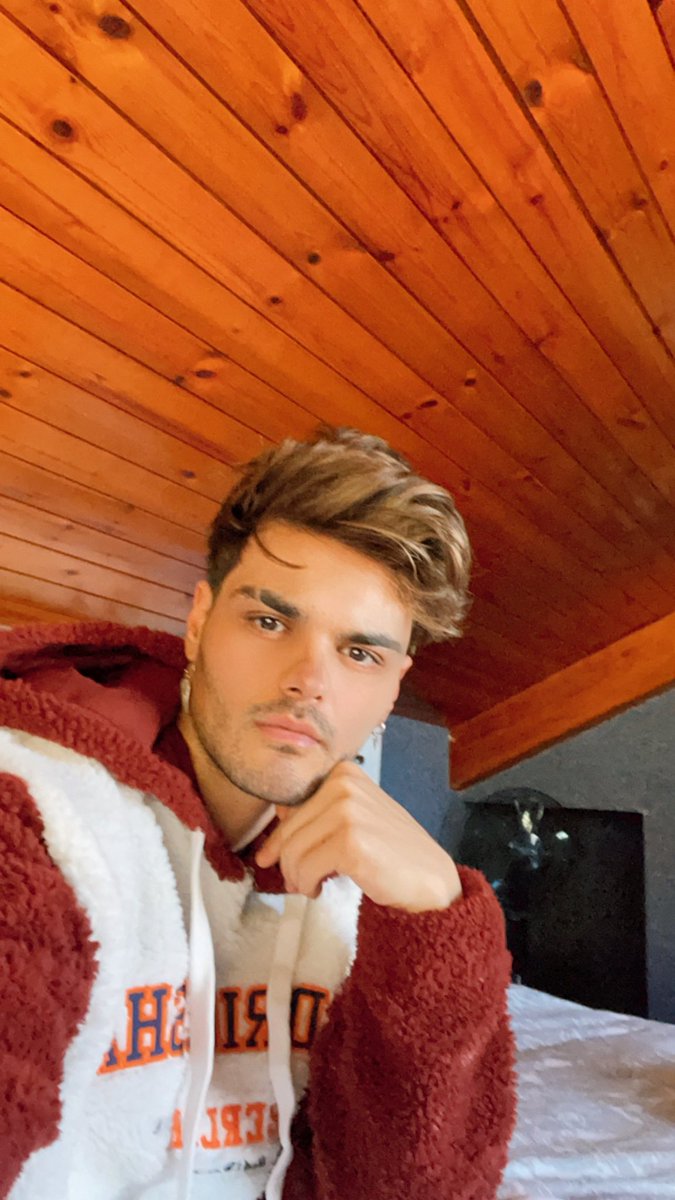 AbrahamMateo's tweet photo. Mi casa es más bonita si tú estás aquí 🏡 https://t.co/IwT89X8uvc