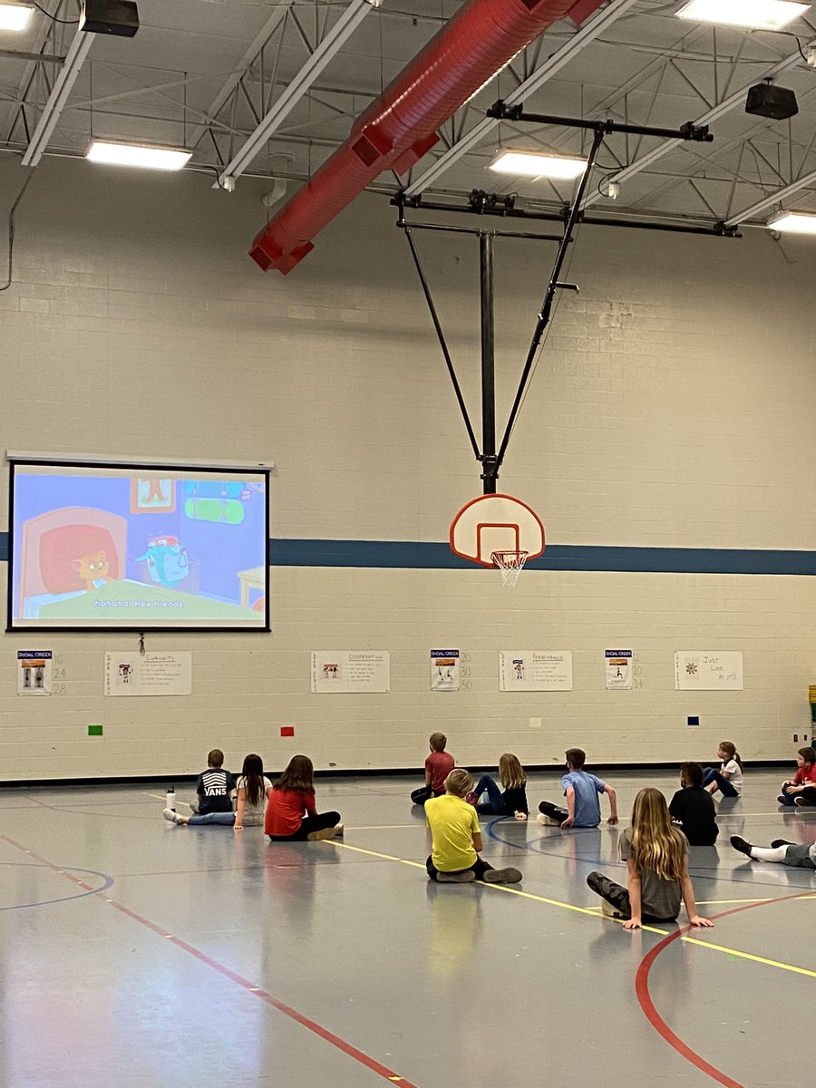 SCStarsPE's tweet image. Big day! Partner pacer relay for our warmup, health video about vaccines (perfect timing to learn about) and finished our time with crazy scooter soccer!  #starssc